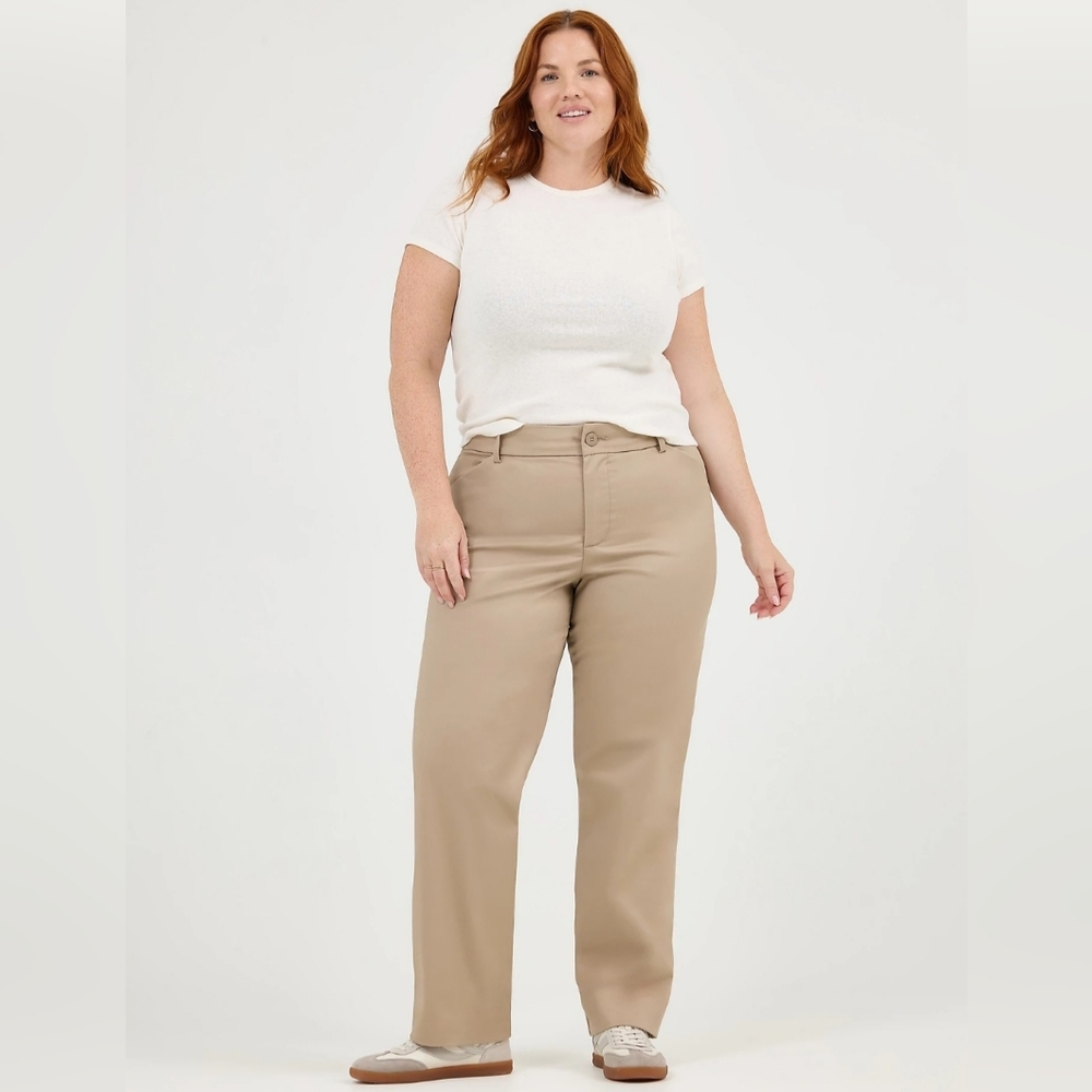 Lee Women's Wrinkle Free Relaxed Fit Straight Leg Pant 14M in Flax